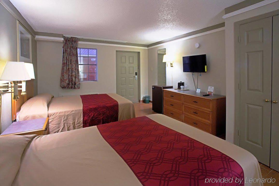Howard Johnson By Wyndham Atlanta College Park Exterior foto
